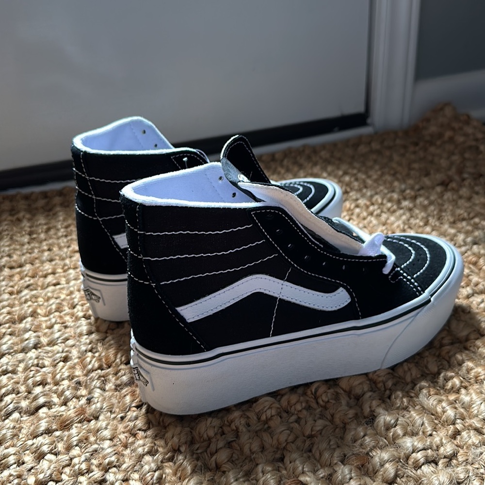 COPY - *NEW WITH TAGS - NEVER WORN* VANS PLATFORM SNEAKERS - US WOMEN’S SIZE 7